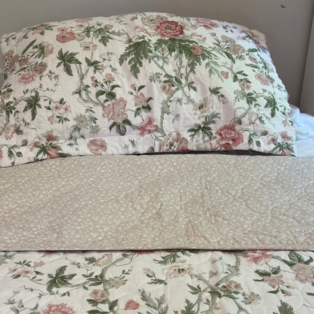 Laura Ashley Breezy Floral Full/Queen Quilt and Pillowsham Pink Green